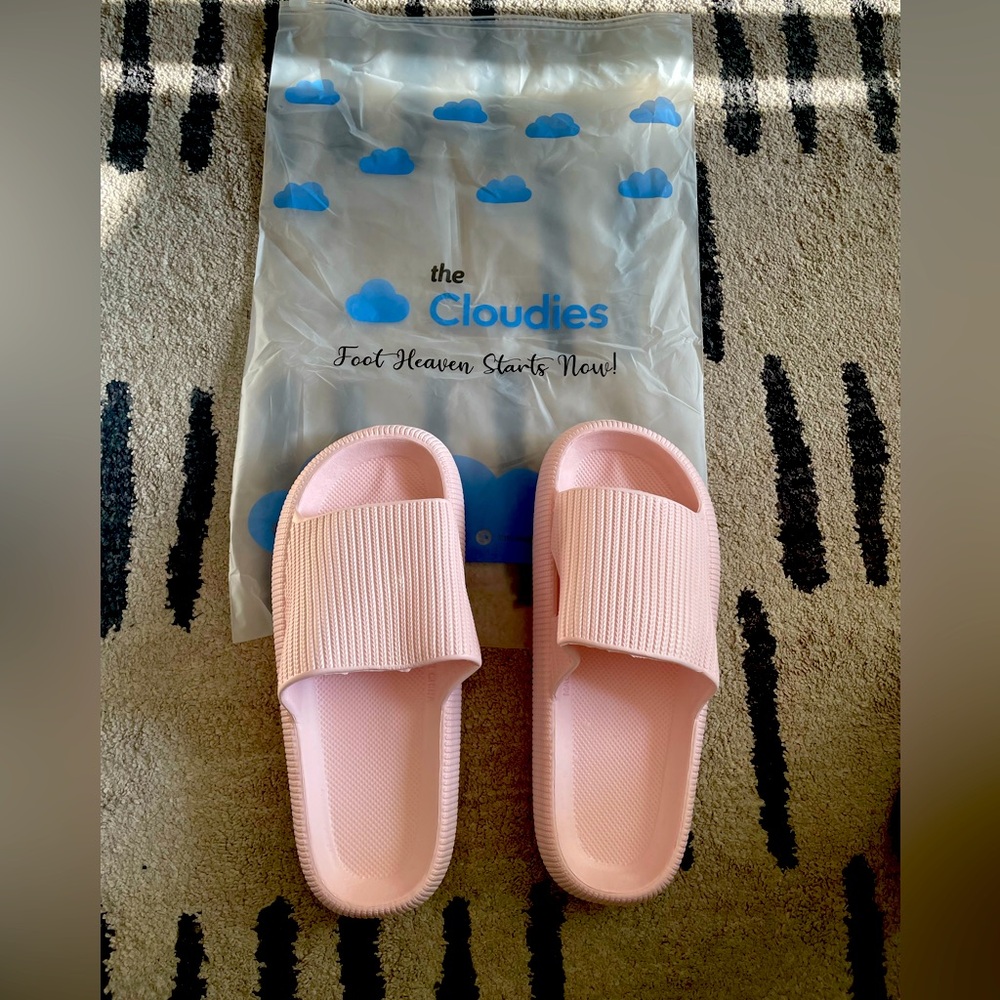 New with bag: never worn The Cloudies sandals in light pink size 8